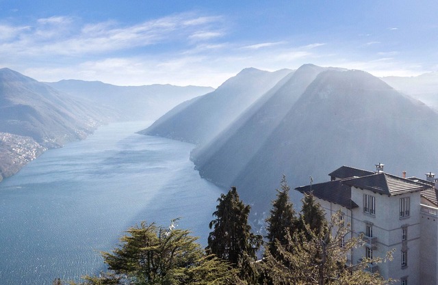 Top of the hill luxury villa with pool overlooking Lake Como! - Villa Peduzzi