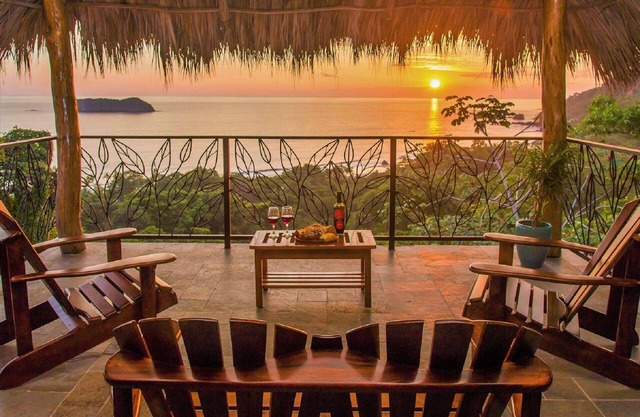 TOP RATED/OCEANVIEW, closest to Manuel Ant. Park & beach, W/daily wildlife visit