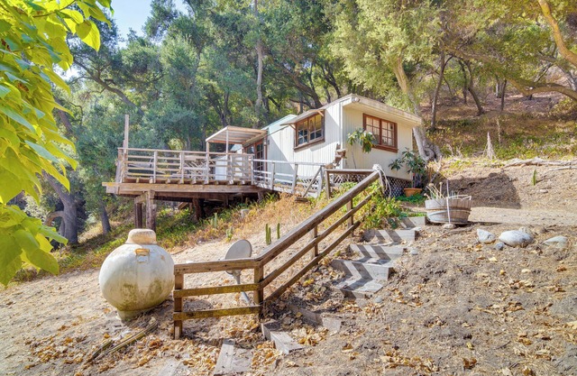Topanga Canyon Rustic Treetop Trailer on 16 Acres!