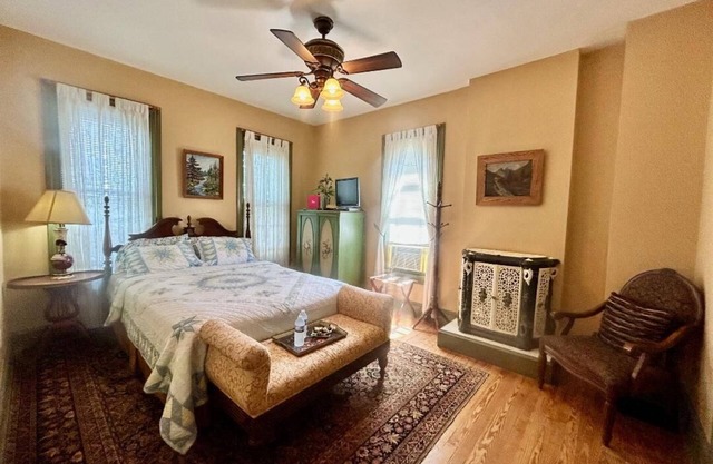 Topaz Room at The Amethyst Inn B&B with jacuzzi tub and gourmet breakfast