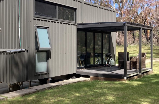 TopStay Accommodation A Tiny Home with bush views