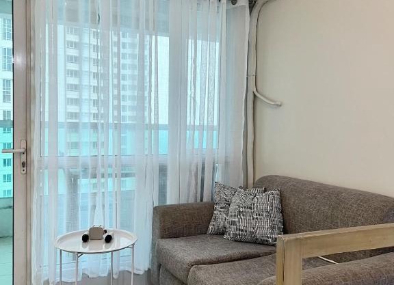 Tower 1 Rm 305 FREE Parking, FREE Pool, Balcony, 1Bedroom 4 beds