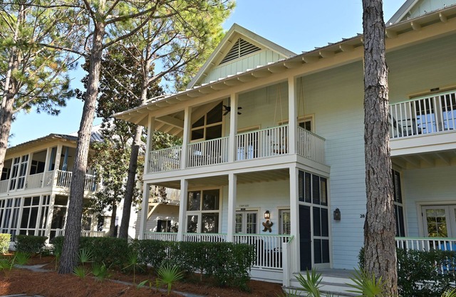 Town Center condo minutes to all Watercolor and Seaside have to offer!