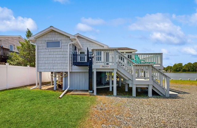 Town of Ocean View dog friendly home w/cable, streaming & free WIFI