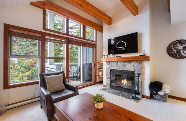 Townhome | BBQ | Pets | Free Parking | Wifi