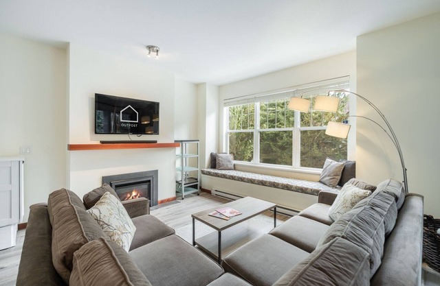 Townhome | BBQ | Private balcony | Cable TV
