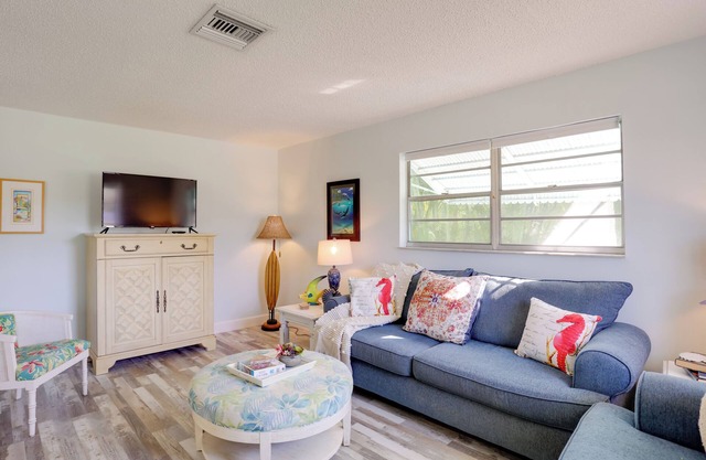 Townhome Near Hobe Sound Beach, Hiking & Golfing!