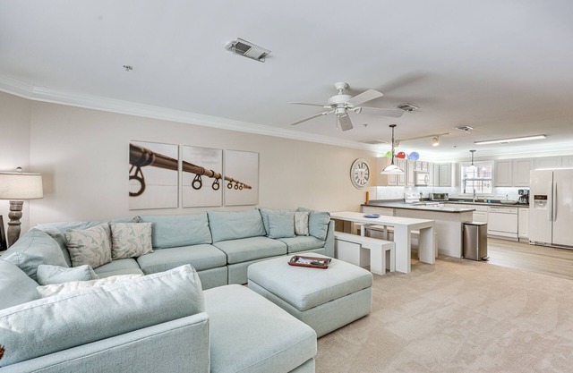 Townhome w/Outdoor Pool & White Lake Access!