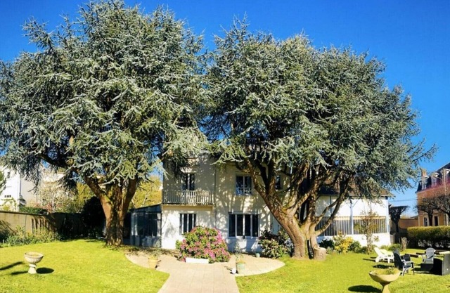 TOWNHOUSE WITH GARDEN IN QUIET NEIGHBORHOOD