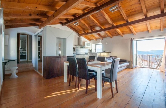 Très bel appartement Celu : ambiance village et belle vue tout confort