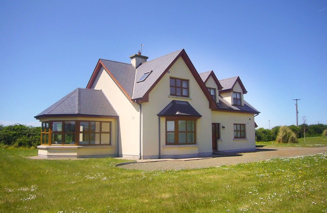 TRA GHEAL, family friendly, with a garden in Kilmore, County Wexford