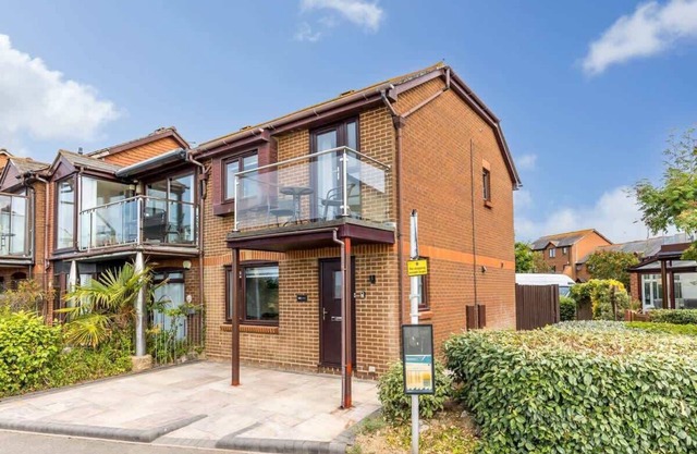 Trade Winds - Harbour Views of Brownsea Island