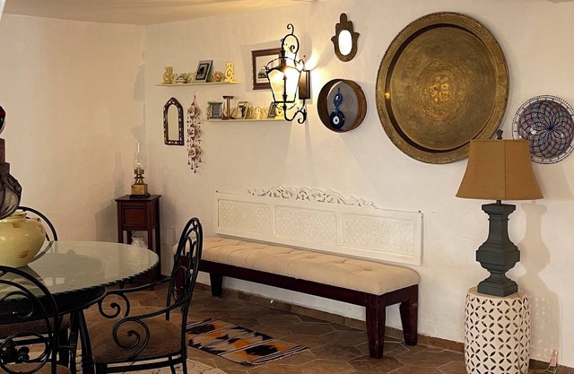 Tradition antique Arabesque style home Hammamet, pool, AC, 15 min walk to beach
