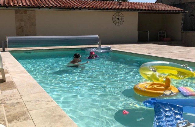 Traditional Charentaise cottage with pool, in the heart of Cognac country
