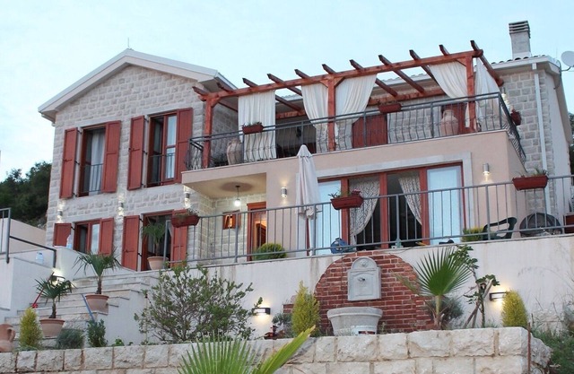 Traditional 4 bedroom family villa with swiming pool