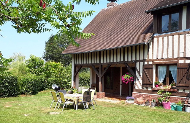 Traditional and modern Normandy house. large private garden.
