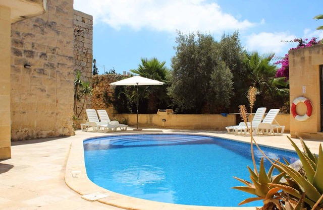 Traditional Farmhouse with Pool