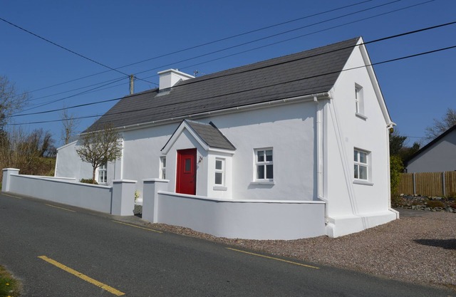 Traditional Irish Cottage in Aghadoe With Stunning Views