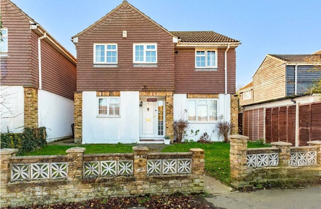 Traditional Kent Home Mixing a Rural and City feel