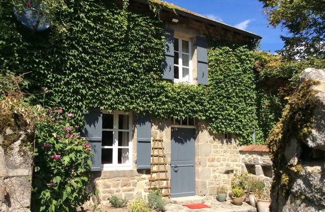 Traditional luxury cottage, peace and quite, fantastic night skies.