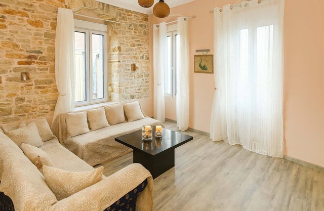 Traditional Samos Home with a Jacuzzi and Balcony