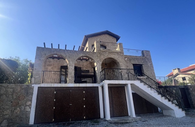 Traditional Stone villa with a private pool, sea and mountainview & fast Wifi