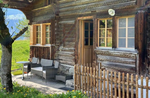 Traditional Swiss Chalet Haslital / Jungfrau region - Brienz Lake