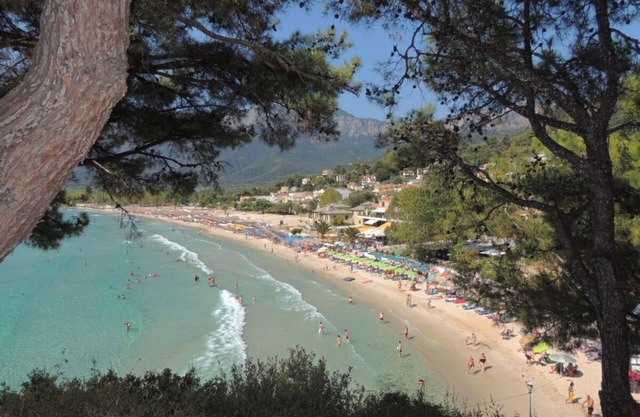 Traditional Villa with Wifi and Air Conditioning at only 150m from the Beach !