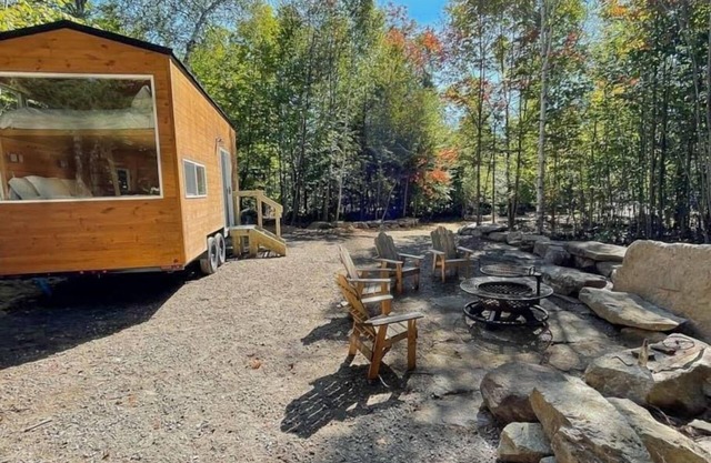 Trailside Stays - Tiny House in the Woods-Escape to Nature. Cardinal
