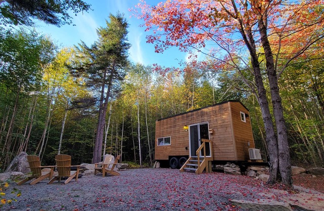 Trailside Stays- Tiny House in the Woods-Chickadee