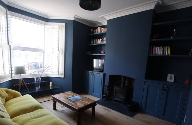 Tranquil 2 Bed Haven with Patio and Parking