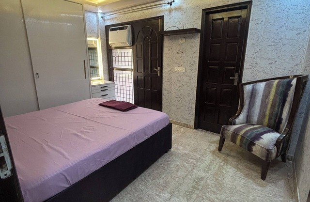 Tranquil 2-bedroom apartment in New Delhi with AC, WiFi