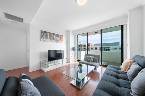 Tranquil 2 BR Apt with Parking & Darling Harbour-10mins