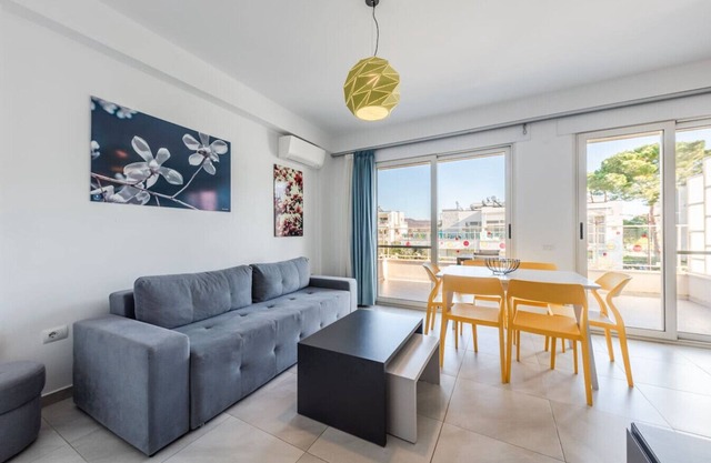 Tranquil Apartment with pool access - Manjola