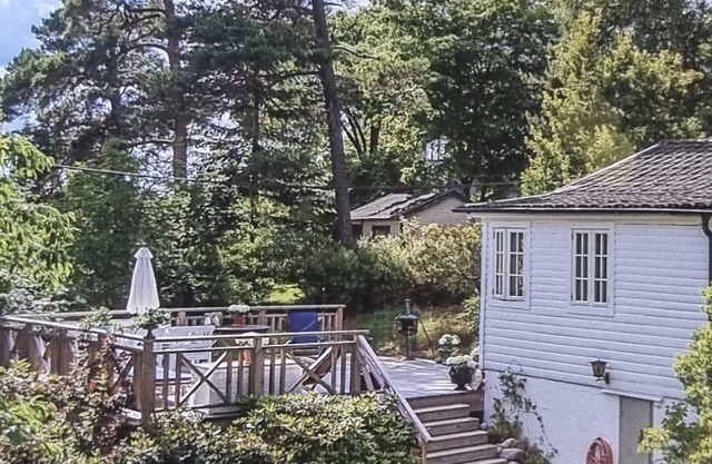 Tranquil hillside cabin with easy access to nature & city.nStockholms län