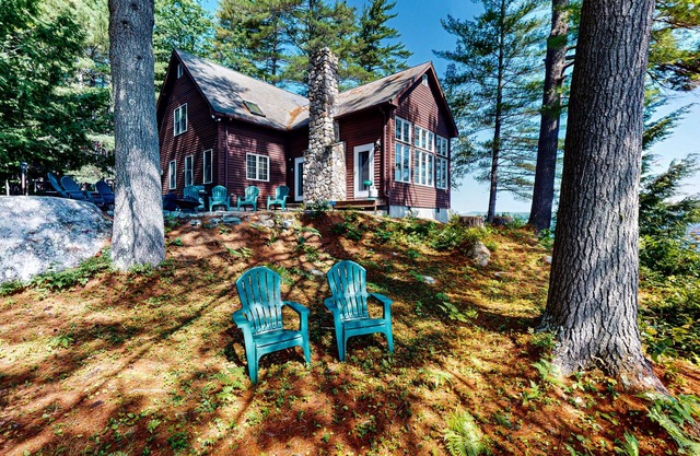 Tranquil Lakefront Retreat with Private Beach and Spacious Living