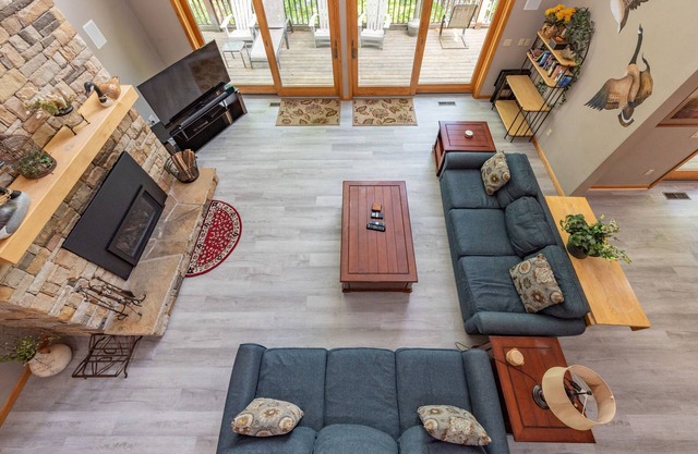 Tranquil Lakefront w/Twin Hot Tubs & Dock