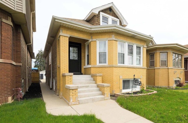 Tranquil Portage Park Stay