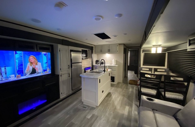 Tranquil, Relaxing Country Setting - 1BR RV