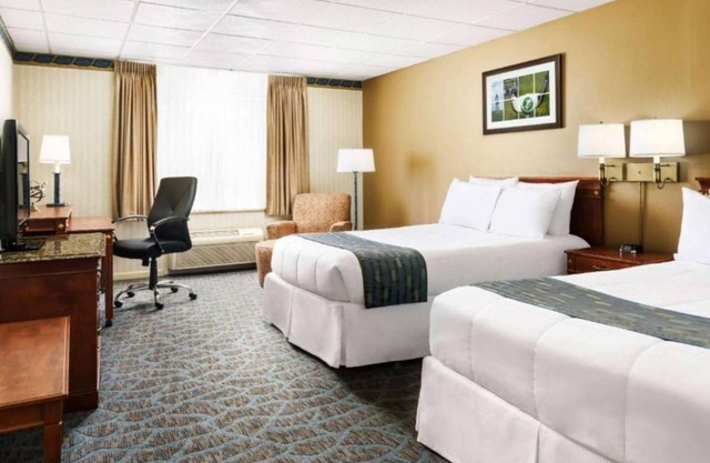 Tranquil Retreat: Lakeview Golf Resort Studio