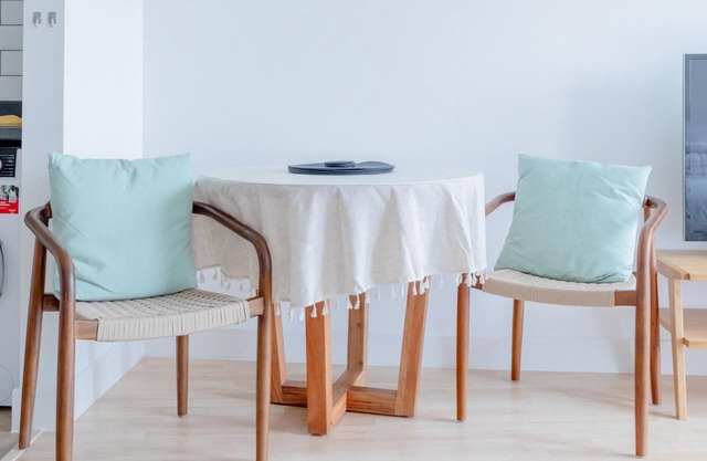 Tranquil Studio Flat w/Riverside View — Clapton!