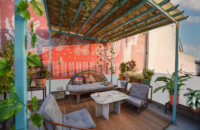 Tranquil Studio with Spacious Terrace Garden, Gazebo, close to the heritage City