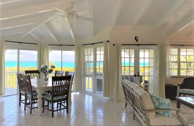 Tranquil Villa , min to beach, granny suite capability, Panoramic Ocean Views