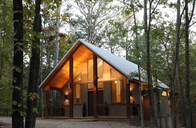 Tranquil Waters Brand New Studio Cabin by Broken Bow Lake and Golf Course