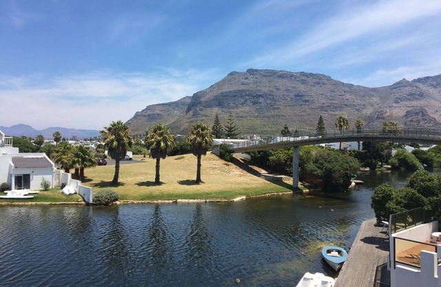 Tranquil waters in Marina Da Gama