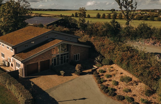 TRANQUIL WATERS WELLNESS RETREAT, family friendly in Farnsfield