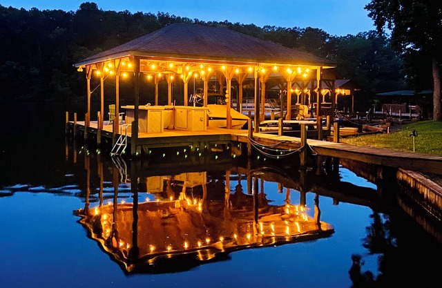Tranquility on Lake Tillery , whole house with large dock & paddle boards!