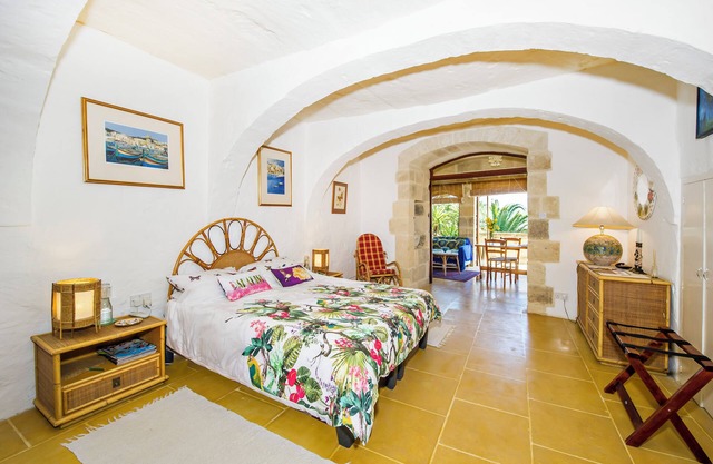 Tranquillity Suite in an amazing 400-year-old self-catering farmhouse with pool
