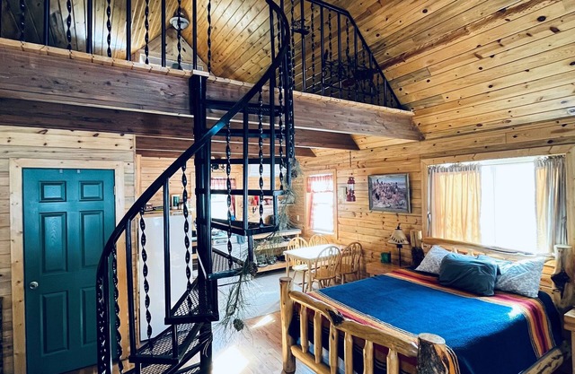 Trapper Cabin, Greyhouse Inn Vacation Rentals