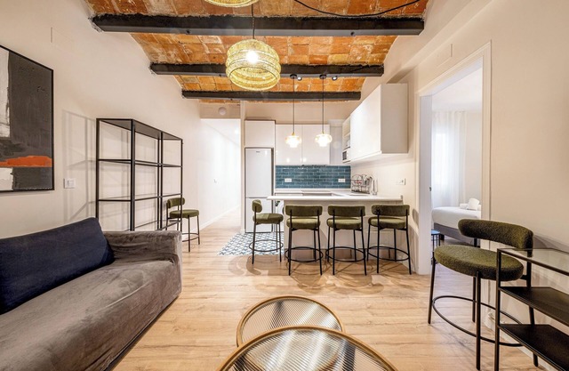 TRAV2-1 · 4h - Four Bedroom Apartment, Sleeps 6